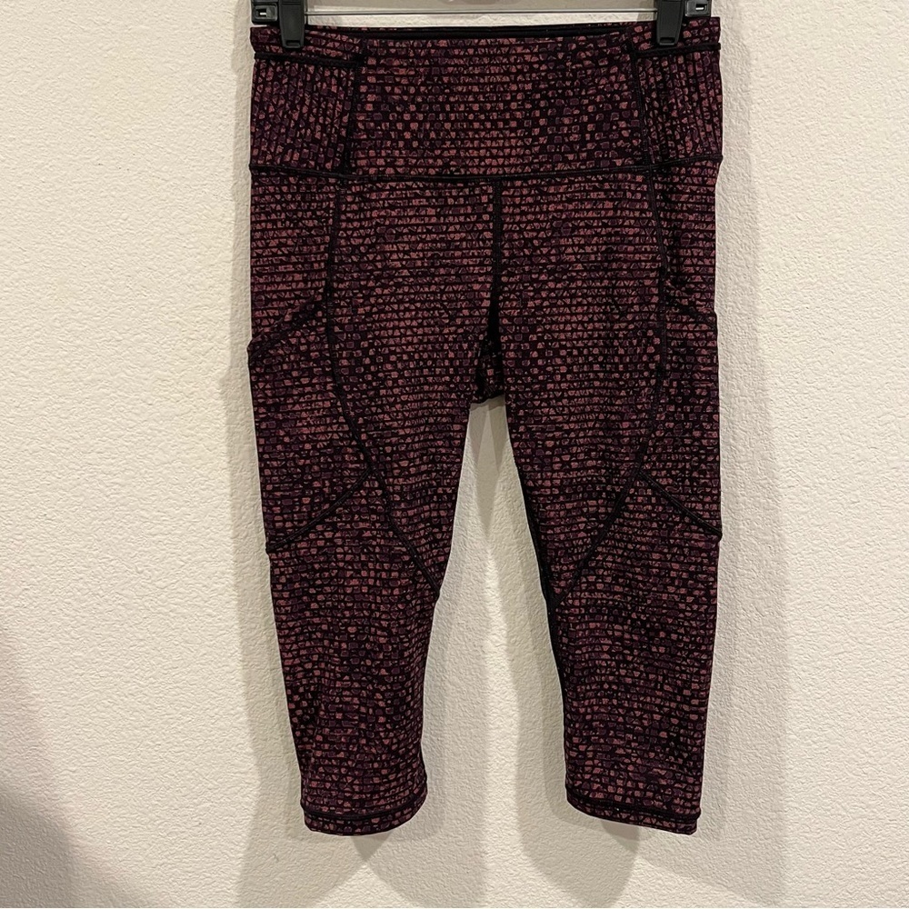 Lululemon Outrun 17" Crop leggings Shatter Weave Dust Coral Plum / Black size 8